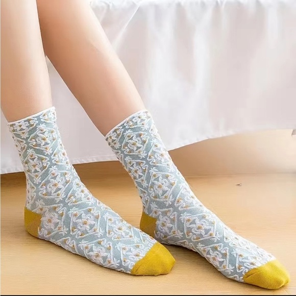 Women’s Floral Tube Socks 5 Pairs - Picture 6 of 6